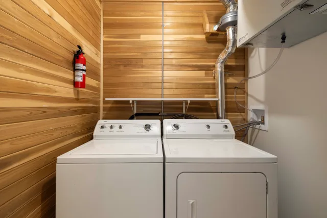 New Walkout Suite - Easy Commute to Kelowna General Hospital